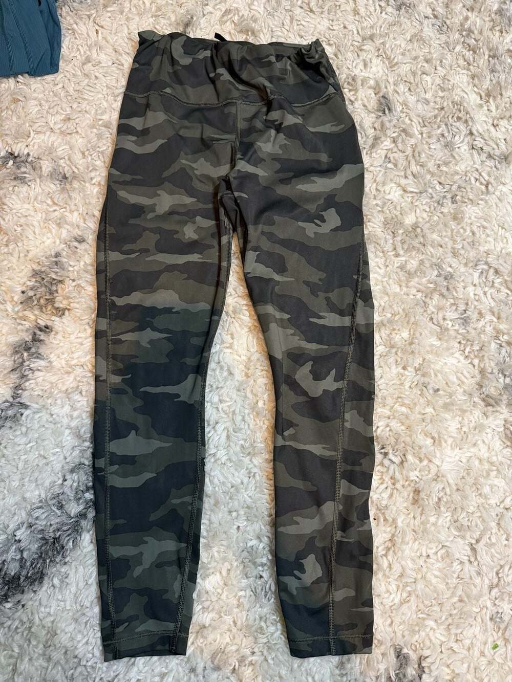 Athleta Ultimate 7/8 Tight Olive Camo Leggings Size S